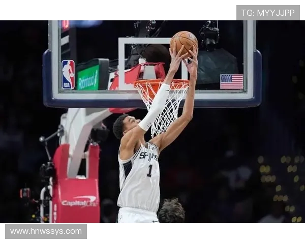 文班亚马新秀表现惊艳场均20分10篮板3盖帽领跑全联盟